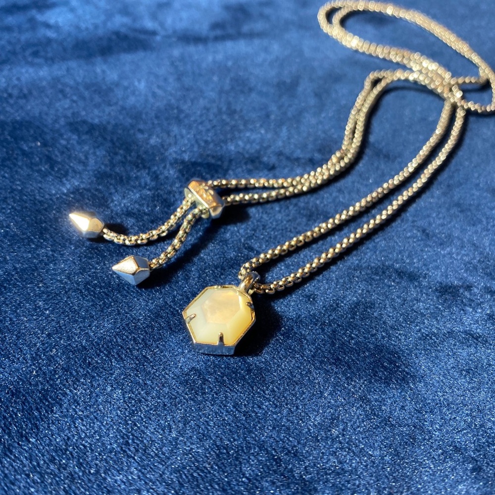 Kendra Scott Mother of Pearl Pendant Necklace NWOT